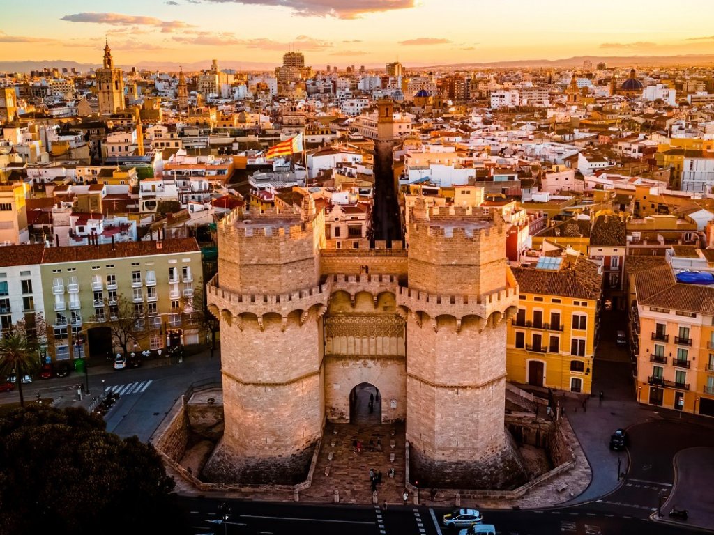 BÜYÜK İSPANYA ENDÜLÜS BARSELONA (2 GÜN) MADRİD (2GÜN) GRANADA (2 GÜN) VALENCİA (1 GÜN) 